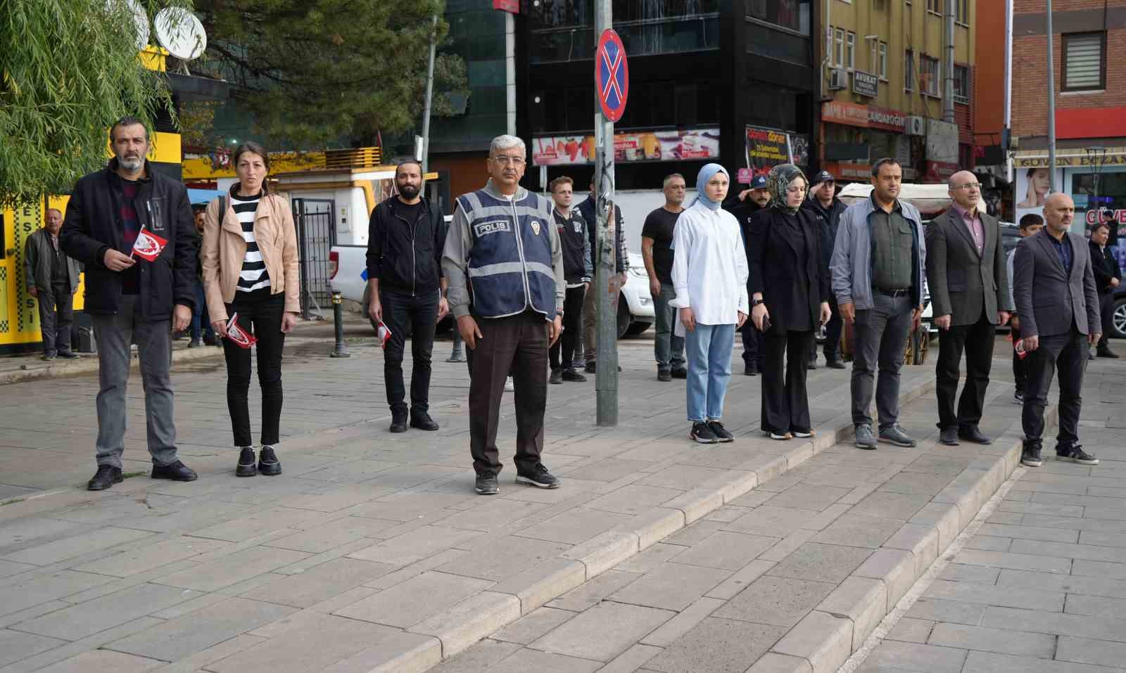 Kırıkkale’de saat 09.05’te hayat durdu