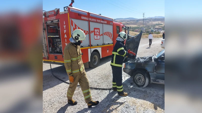 Osmangazi Mahallesi’nde yanan aracı itfaiye söndürdü!