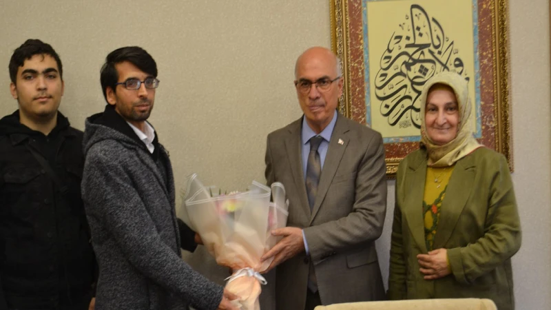 Lise öğrencilerinden anlamlı ziyaret