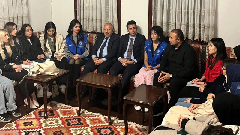 Kaymakam ve başkan gençlerle buluştu