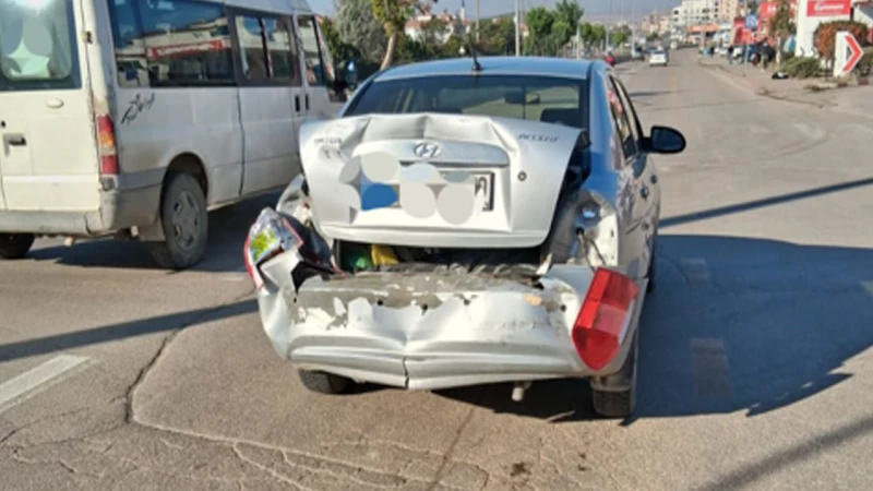 Sanayi Mahallesi’nde maddi hasarlı trafik kazası!