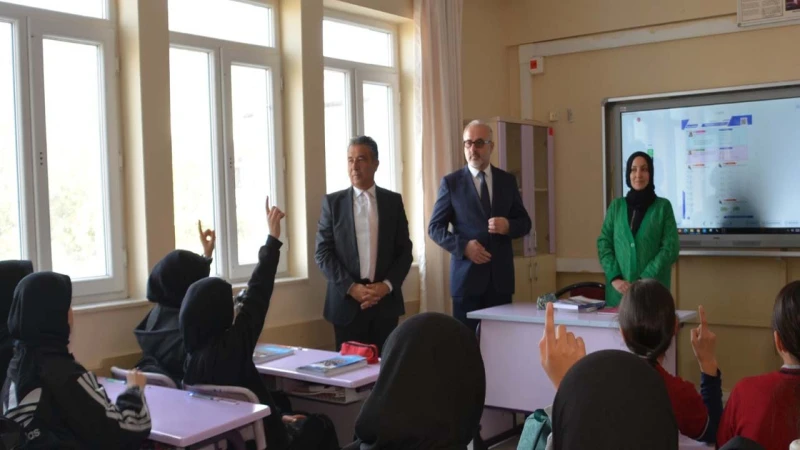 Ortaokul öğrencilerinin eğitim talebini dinlediler