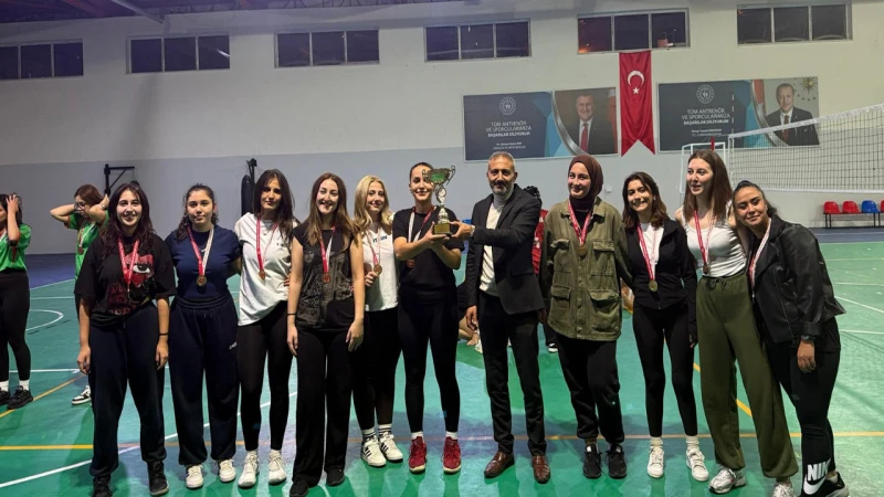 Filenin üniversiteli sultanları yarıştı