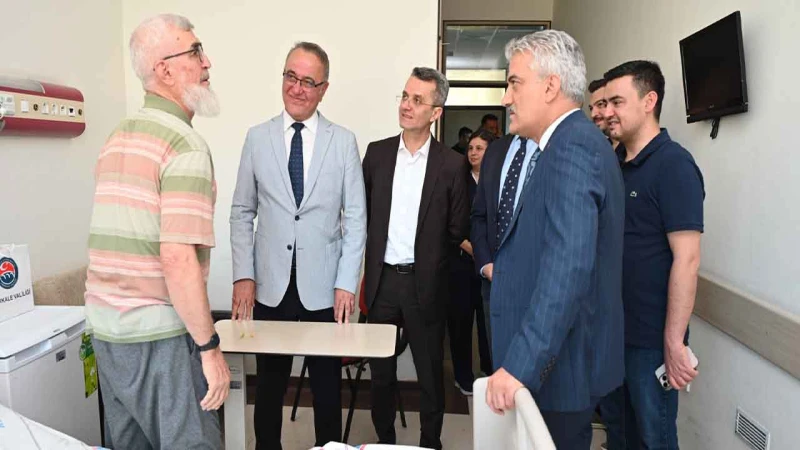 Hastalara geçmiş olsun ziyareti