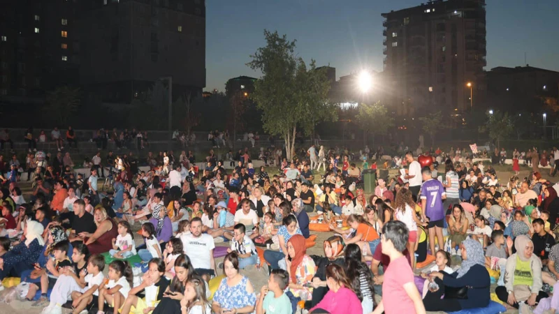 Kırıkkale’de mahallede açık hava sinema keyfi başlıyor