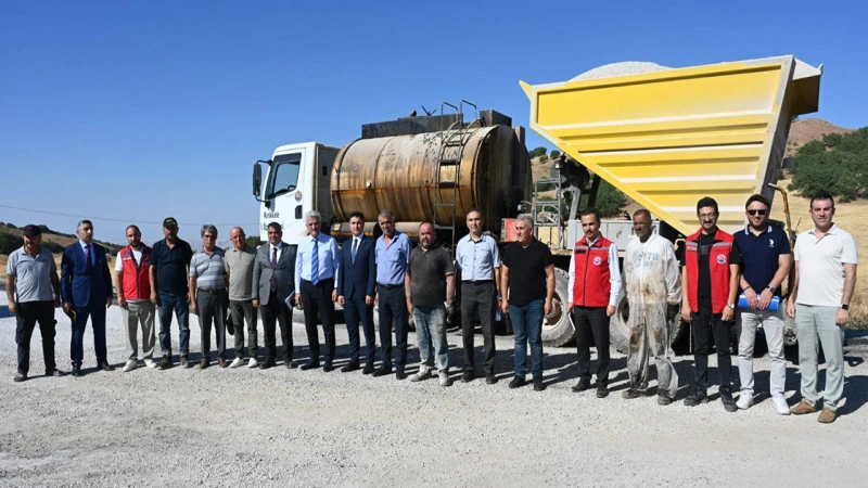 Sulakyurt’un Koru Köyü’ne sathi kaplama yapılıyor