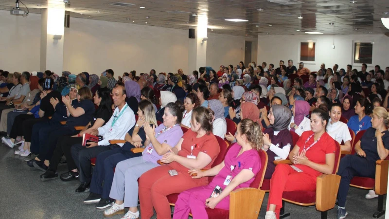 Hastanede hemşirelerle sağlık çalışması görüşüldü