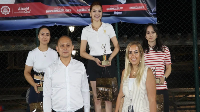 Zafer Bayramı’na özel tenis turnuvası düzenlendi