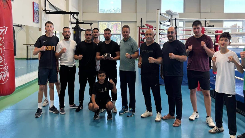 Boks antrenmanları yoğun tempoda devam ediyor