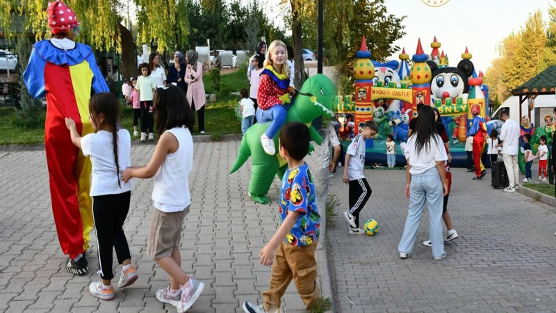 Öğrencilerle rengarenk piknik