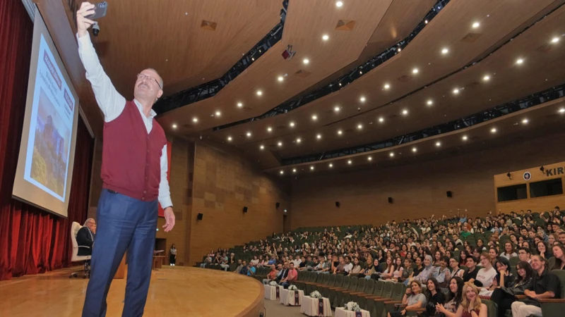 Rektör Aslan, öğrencilerle buluştu