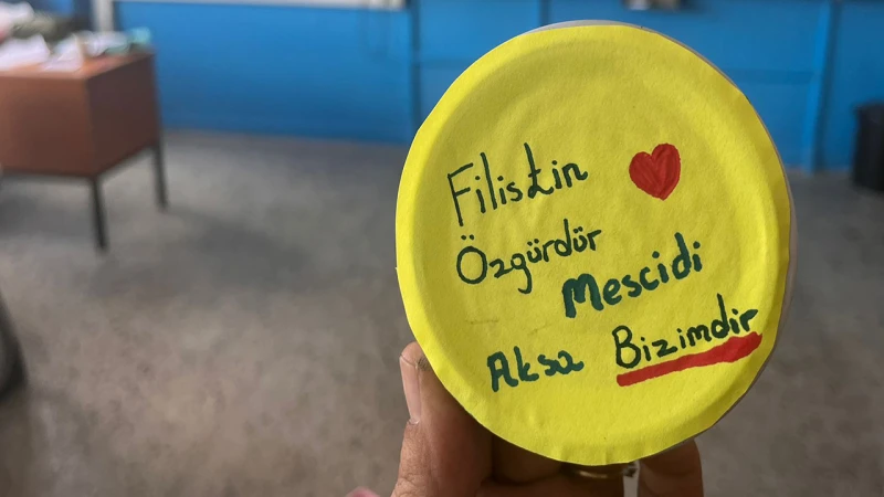 Minik öğrencilerden Filistin mesajı