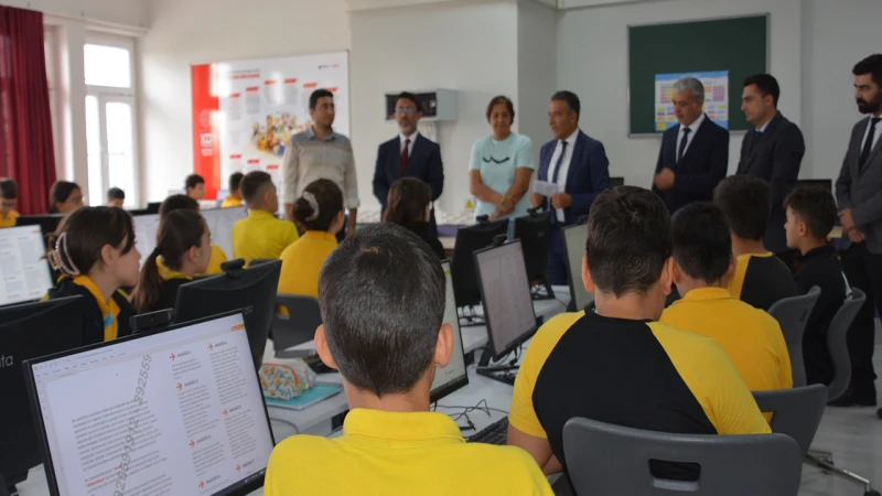 Öğrencilere dijital dünyayı güvenli kullanım eğitimi verildi