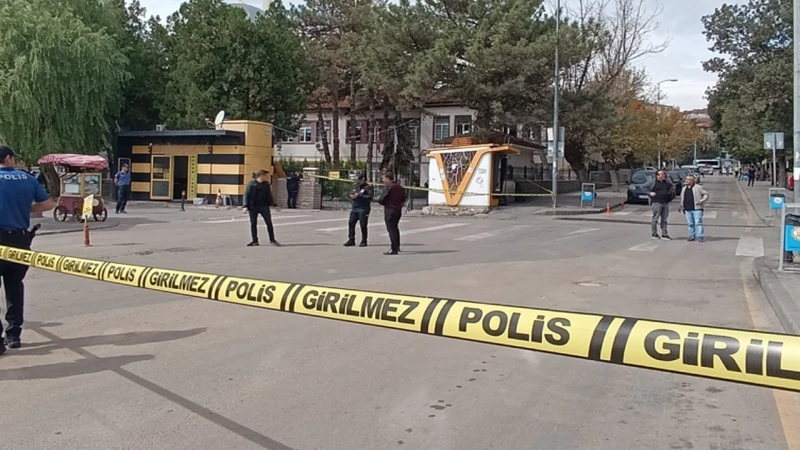 Cumhuriyet Meydanında bomba paniği
