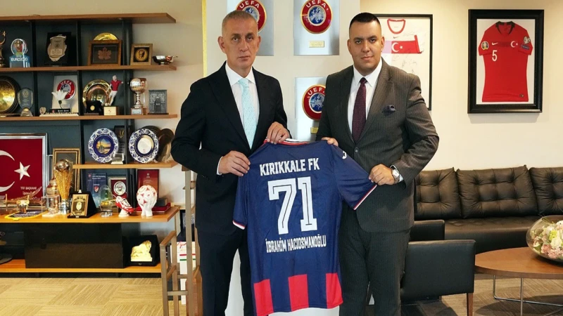 Gündüz’den Hacıosmanoğlu’na Kırıkkale FK forma hediyesi