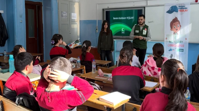 Yeşilay öğrencilere sağlıklı bilinç oluşturdu