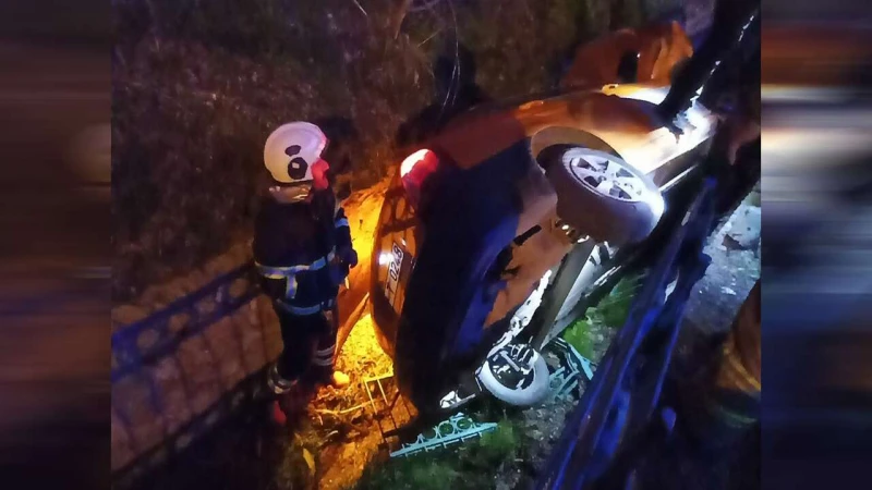 Selimözer Mahallesi’nde korku dolu anlar: Araç kanala düştü!