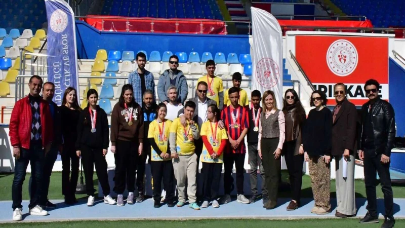 Özel sporcular atletizmde ter döktü