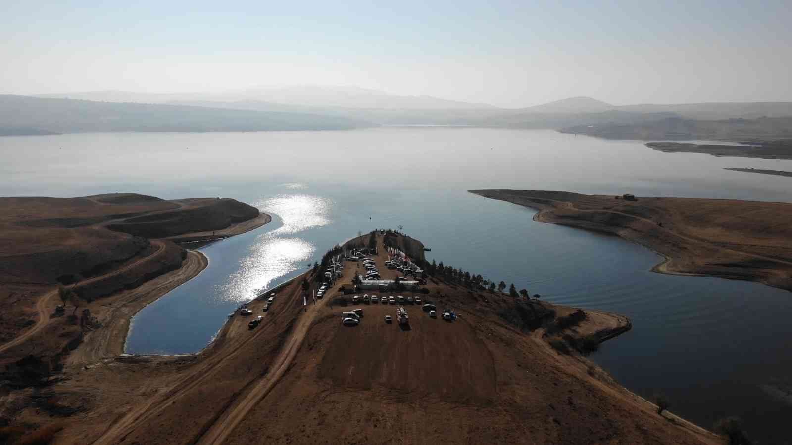 Yarım santimle rakibinin Türkiye rekorunu kırdı: En uzun turna balığını yakaladı