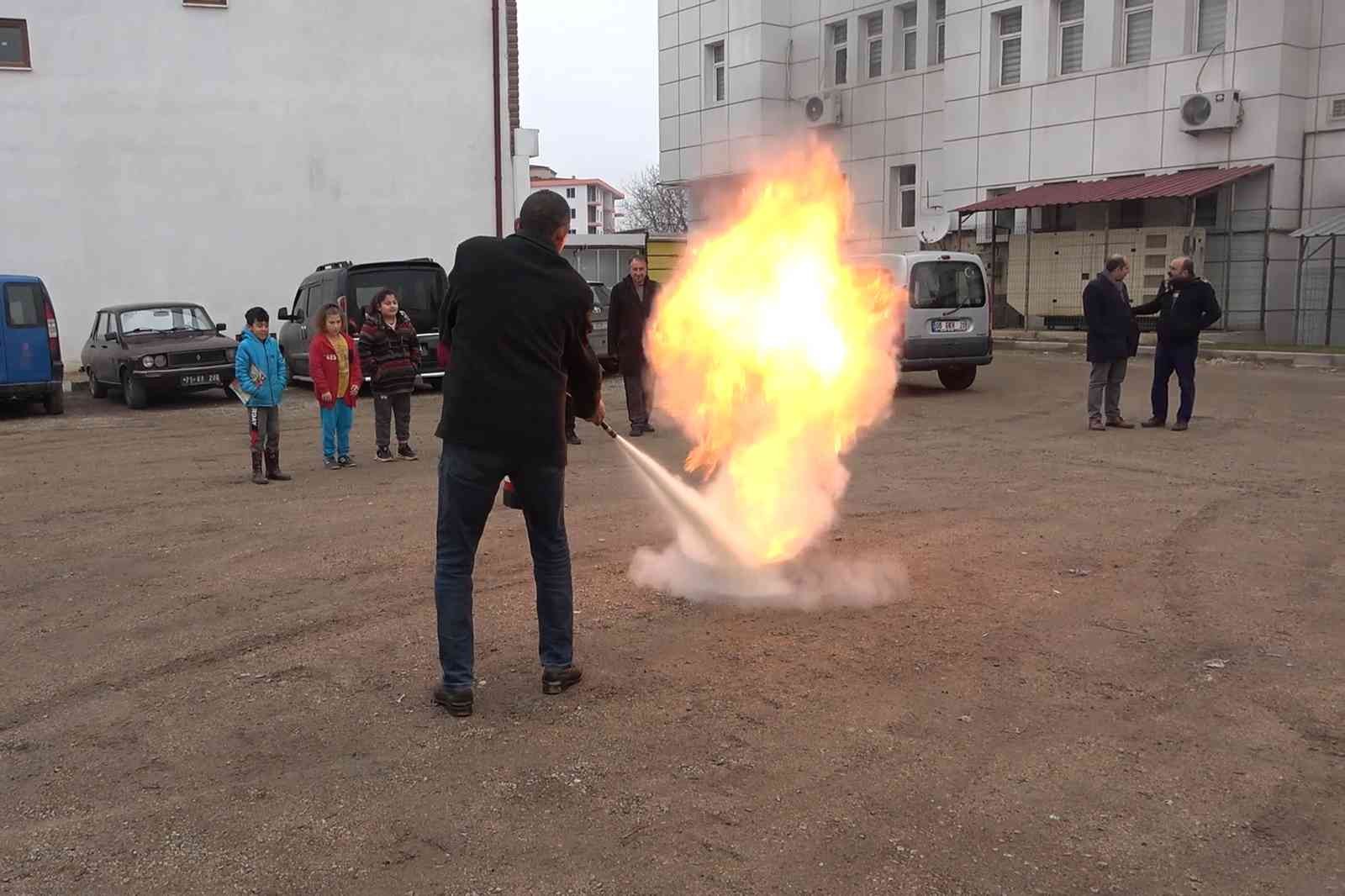 AFAD görevlileri, vatandaşları ’afet’ olaylarına karşı bilinçlendiriyor