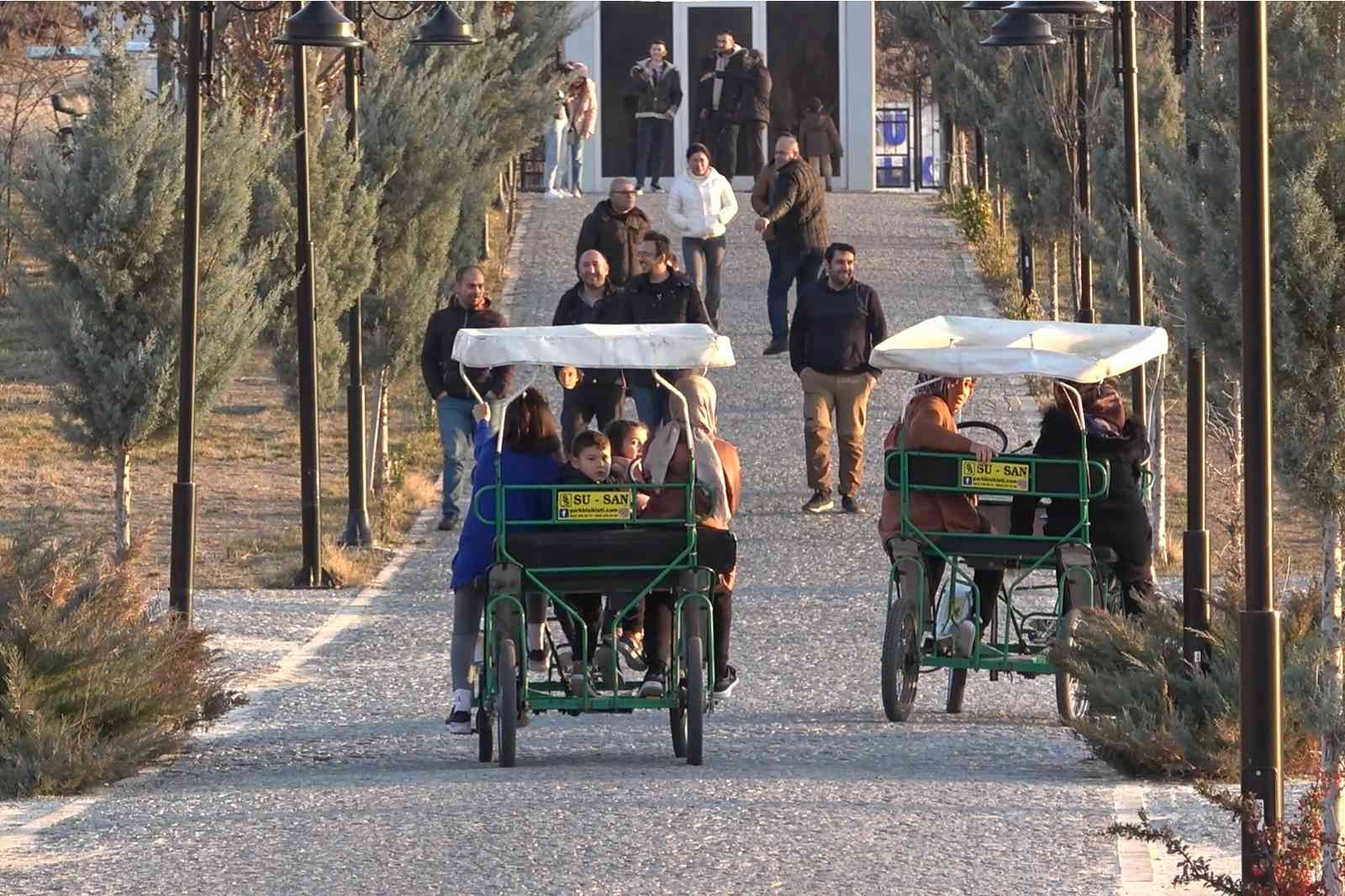 Kış mevsiminde yaz havası: Tarih ve doğanın iç içe olduğu mekanda güneşin tadını çıkardılar