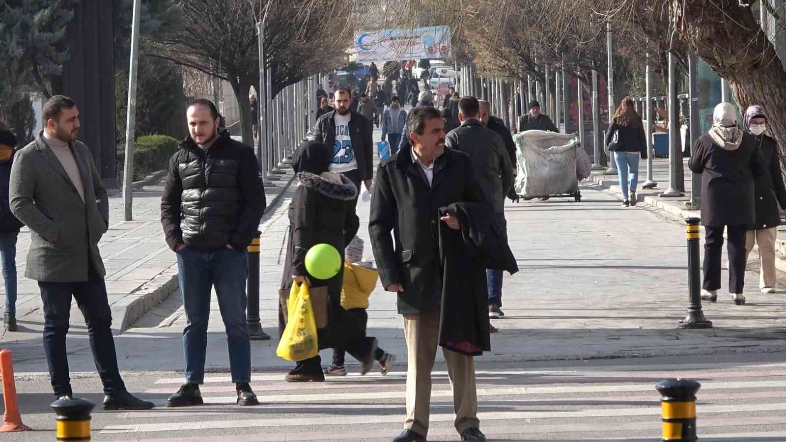 Kar gelmeyince kışlık ürünler rafta kaldı: "Kuraklık maalesef esnafı da kuruttu"