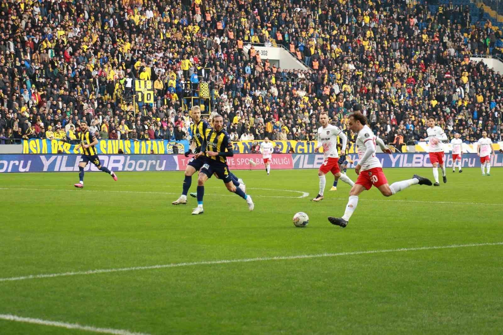 Spor Toto Süper Lig: MKE Ankaragücü: 0 - Gaziantep FK: 0 (İlk yarı)