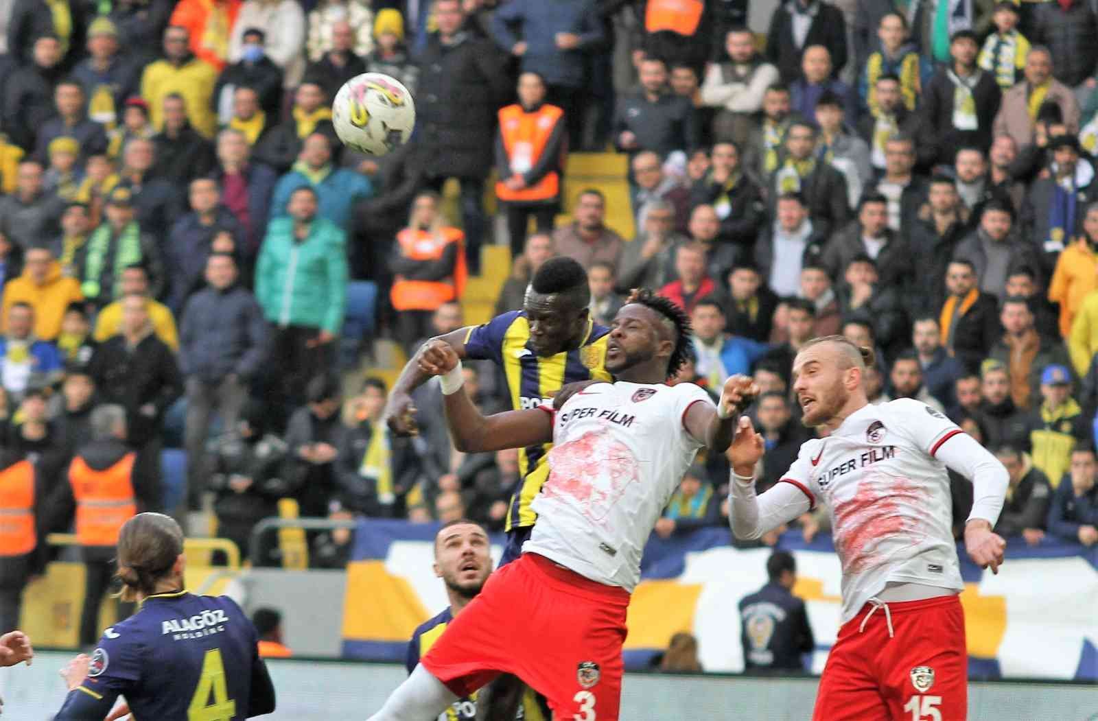 Spor Toto Süper Lig: MKE Ankaragücü: 0 - Gaziantep FK: 0 (İlk yarı)