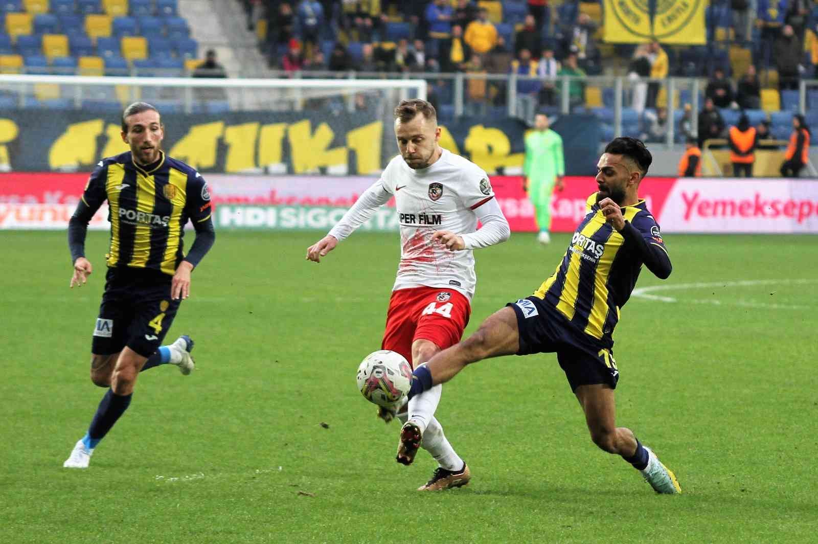 Spor Toto Süper Lig: MKE Ankaragücü: 0 - Gaziantep FK: 0 (İlk yarı)