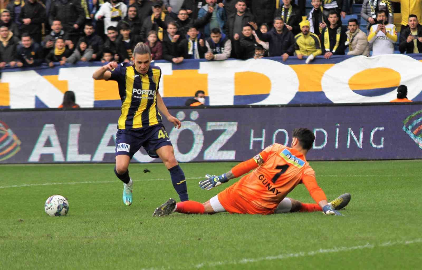 Spor Toto Süper Lig: MKE Ankaragücü: 0 - Gaziantep FK: 0 (İlk yarı)