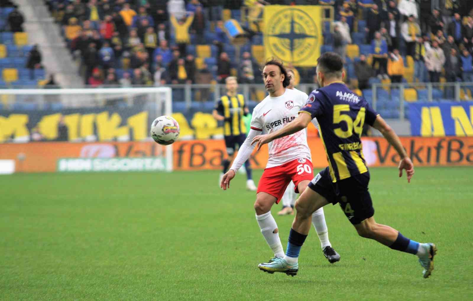 Spor Toto Süper Lig: MKE Ankaragücü: 0 - Gaziantep FK: 0 (İlk yarı)