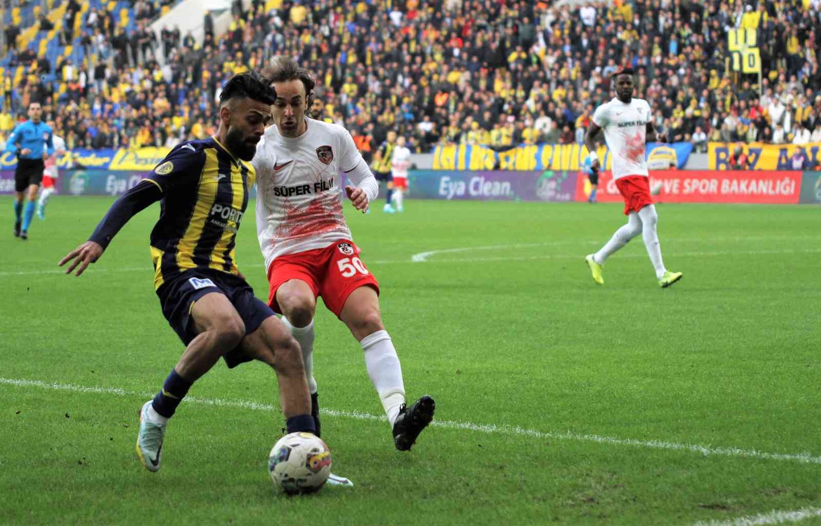 Spor Toto Süper Lig: MKE Ankaragücü: 0 - Gaziantep FK: 0 (İlk yarı)