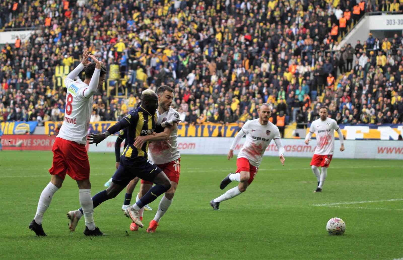 Spor Toto Süper Lig: MKE Ankaragücü: 0 - Gaziantep FK: 0 (İlk yarı)