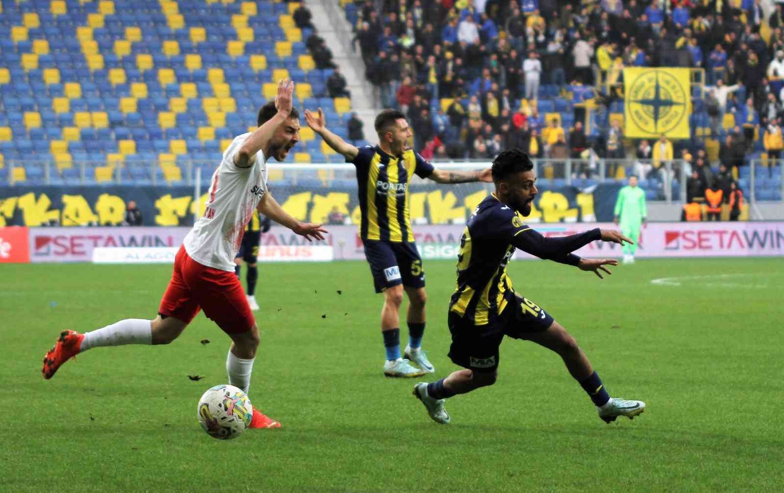 Spor Toto Süper Lig: MKE Ankaragücü: 0 - Gaziantep FK: 0 (İlk yarı)