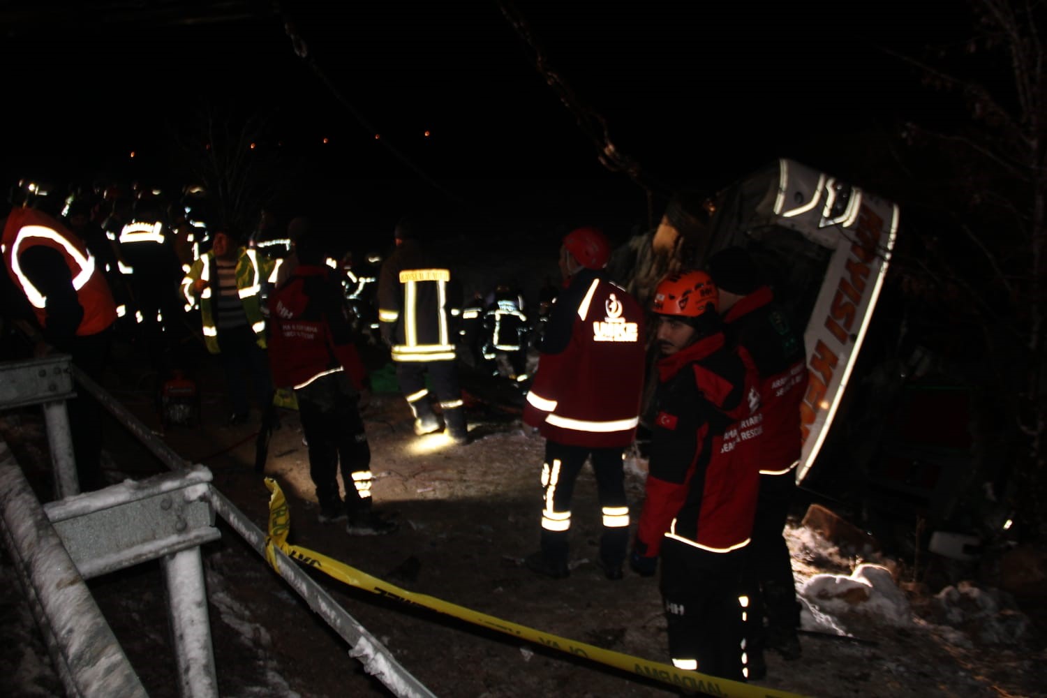 Kayseride yolcu otobüsü şarampole devrildi: 4 ölü, 24 yaralı