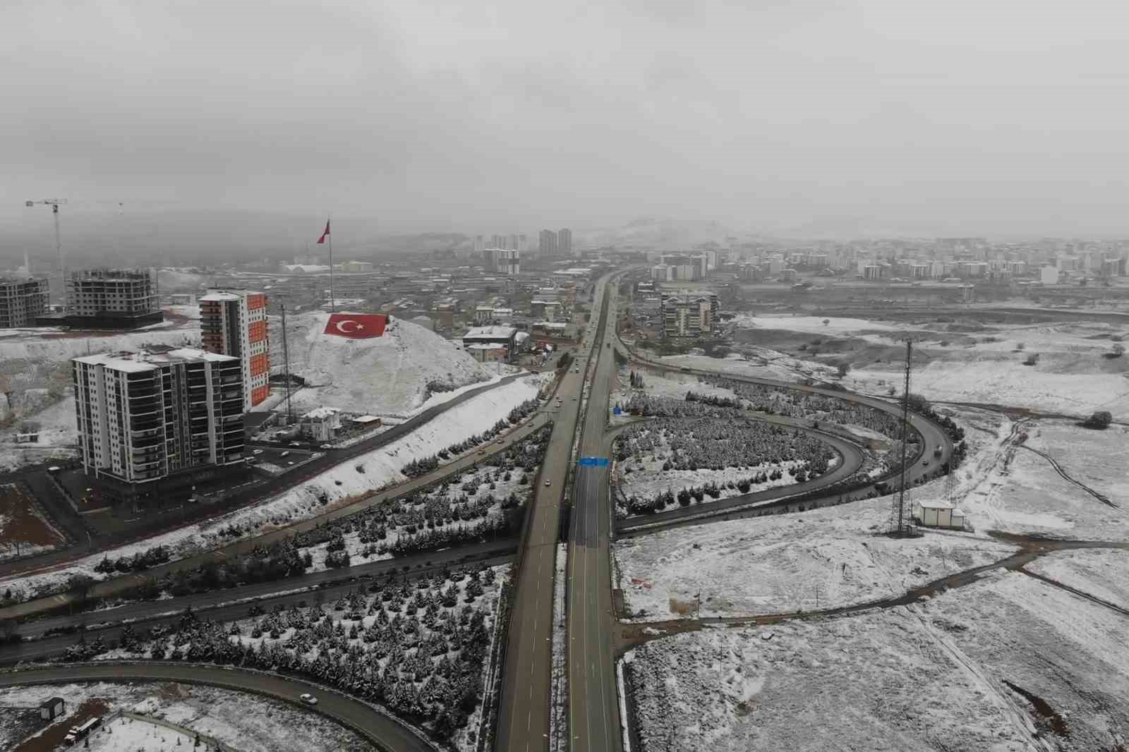 Uzun süredir kuraklık yaşanıyordu, 43 ilin geçiş güzergahına kar yağdı