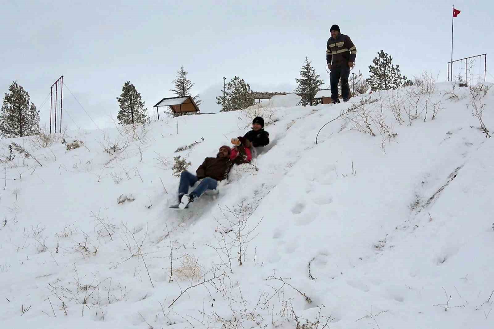 Karın keyfini Dinek Dağı’nda çıkardılar