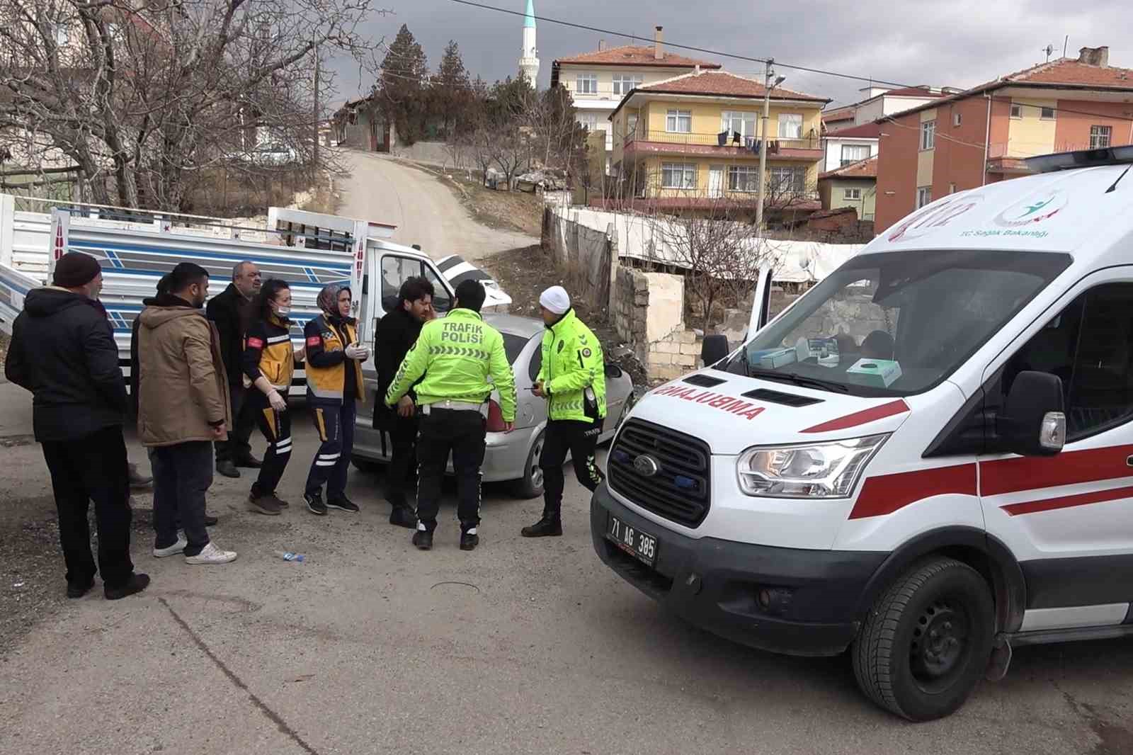 Kamyonetindeki hasarı gören öfkeli sürücüden şaşırtan istek: "Yakınlarını çağırın paramı versin"