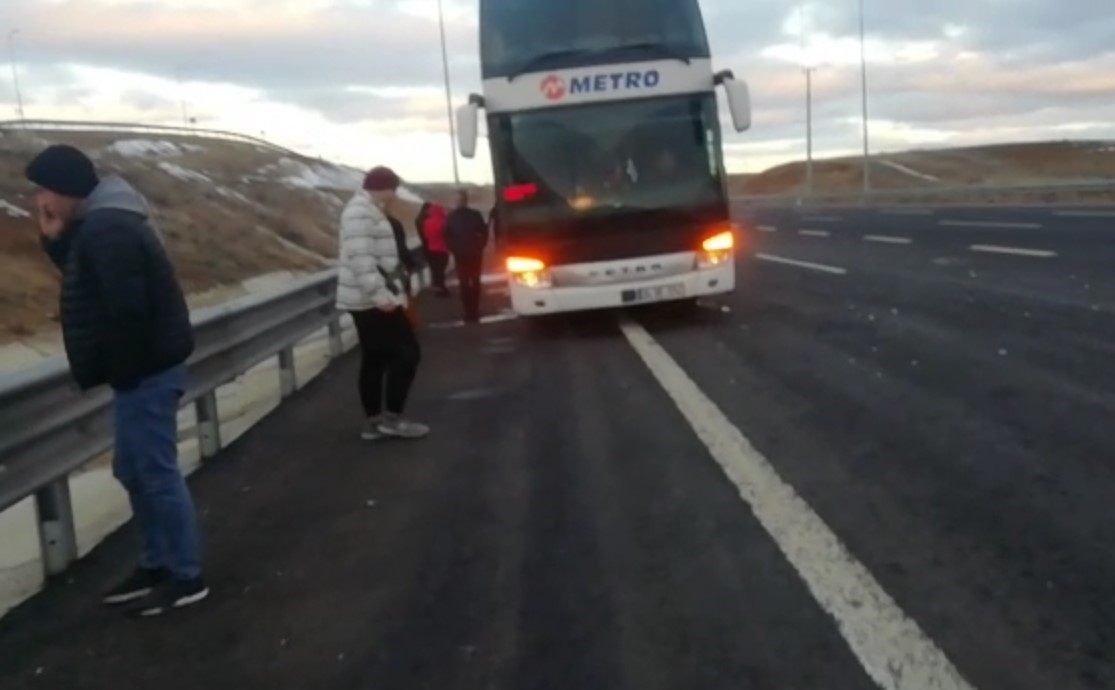 Otobüs arıza yapınca eksi 5 derecede 4.5 saat beklediler