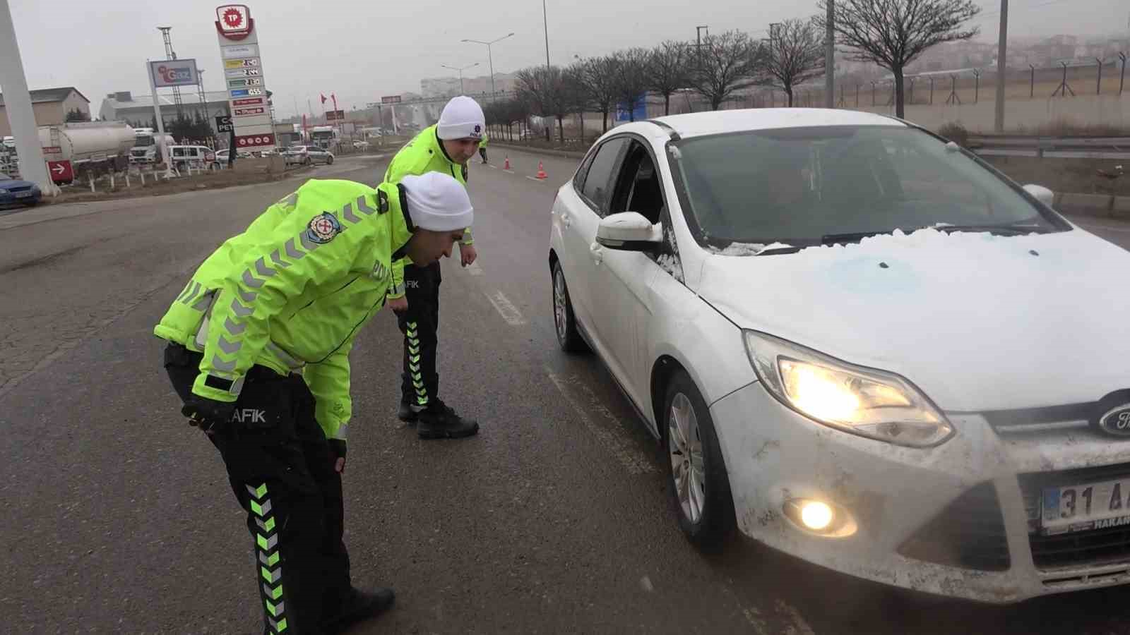 43 ilin geçiş güzergahında kar alarmı: AFAD yardım tırlarının dışındaki ağır tonajlı araçlar bekletildi