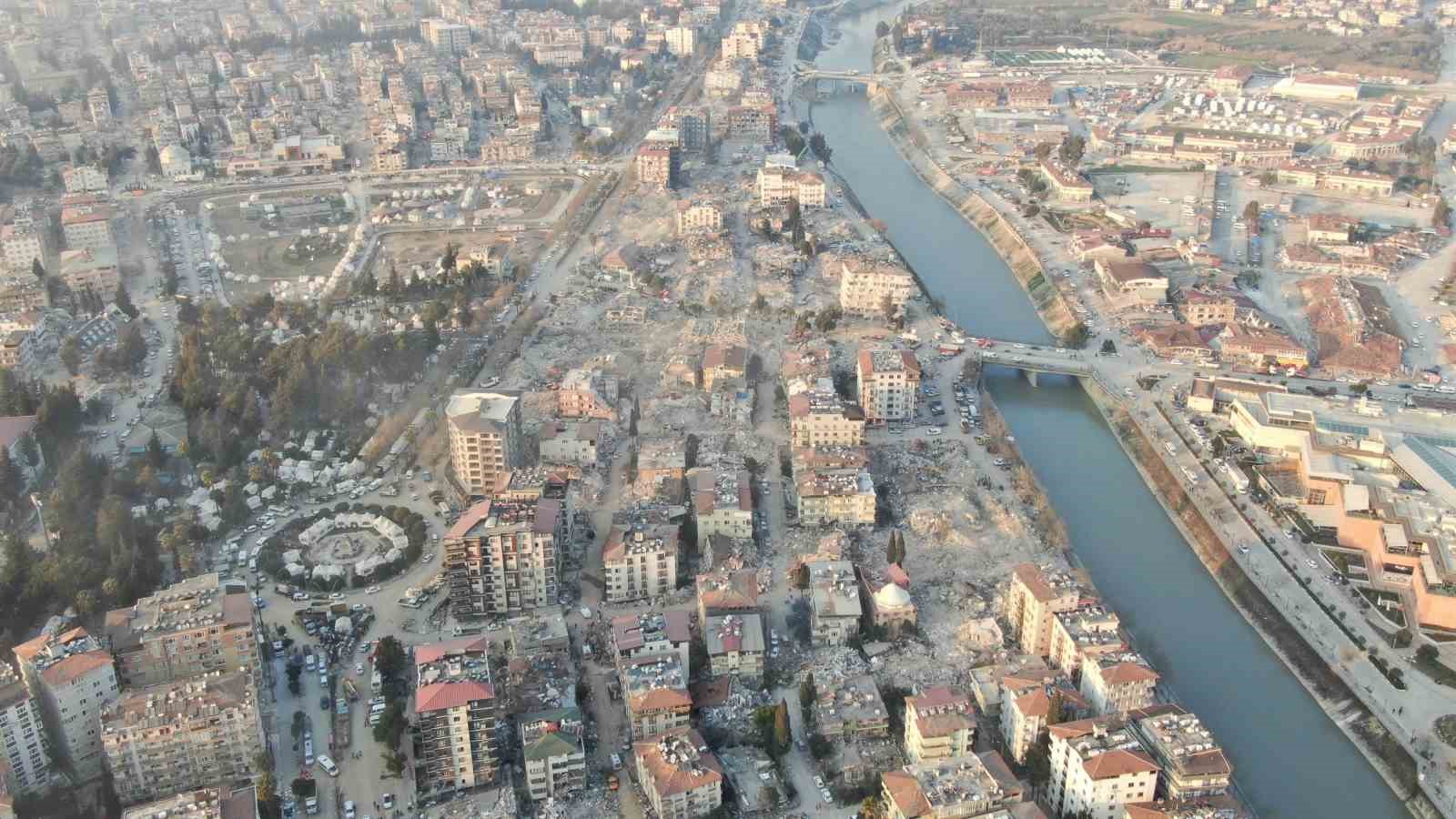 Depremin 8’inci gününde harabeye dönen Hatay’daki yıkım havadan görüntülendi