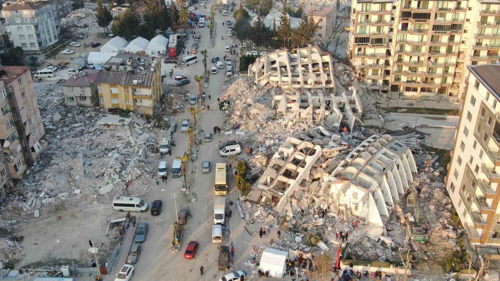 Depremin 8’inci gününde harabeye dönen Hatay’daki yıkım havadan görüntülendi