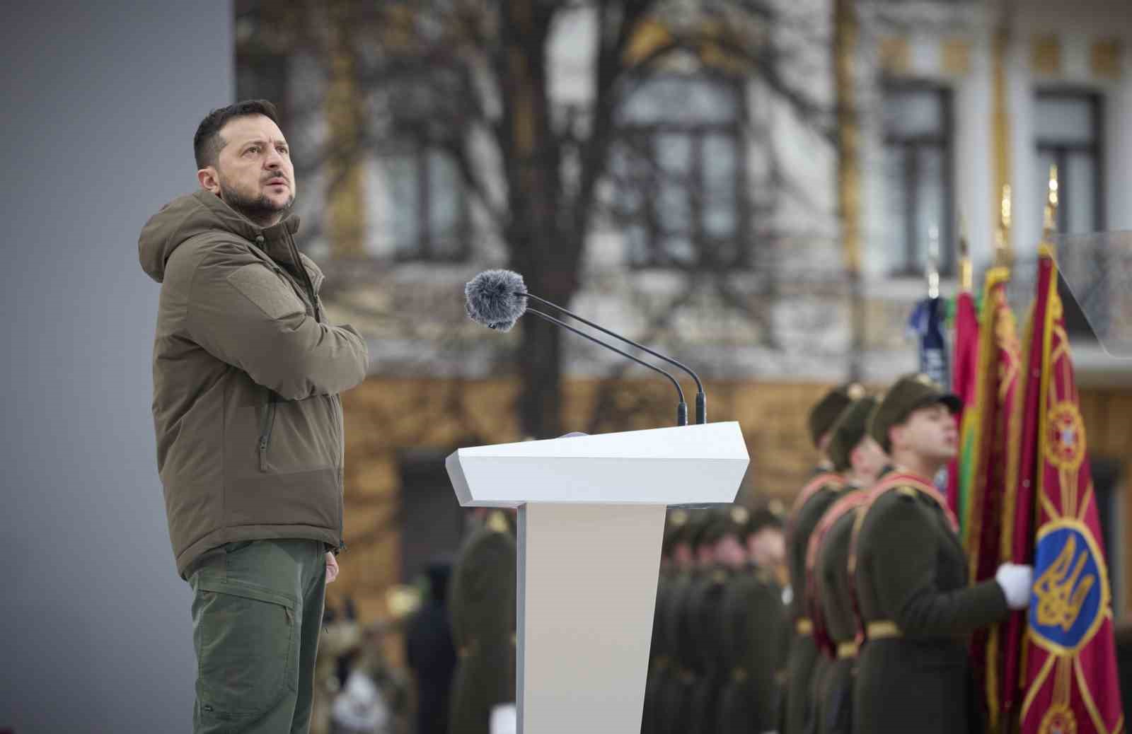 Zelenskiy’den savaşın yıl dönümünde askerlere devlet nişanı