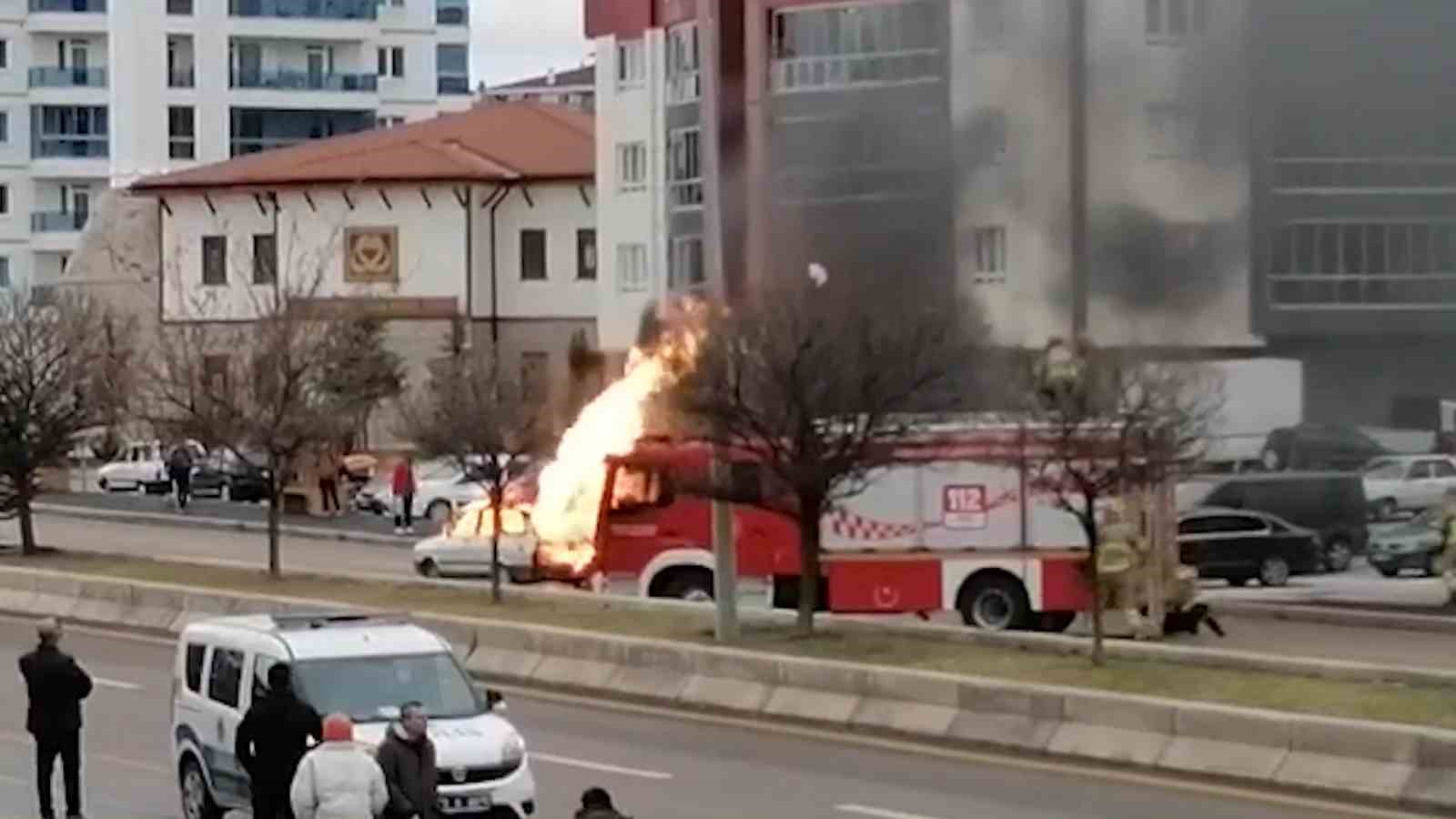 ALPARSLAN TÜRKEŞ BULVARINDA  LPG’Lİ ARAÇ ALEV TOPUNA DÖNDÜ