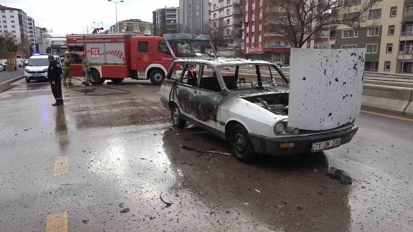 ALPARSLAN TÜRKEŞ BULVARINDA  LPG’Lİ ARAÇ ALEV TOPUNA DÖNDÜ