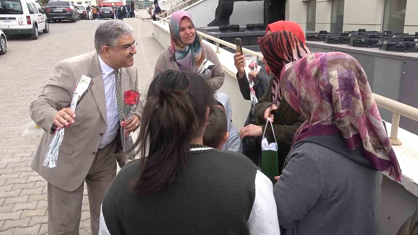 Depremzede şehit ağabeyi Gözdaş: "Kendilerini bilmezler devlete atıp tuttu"