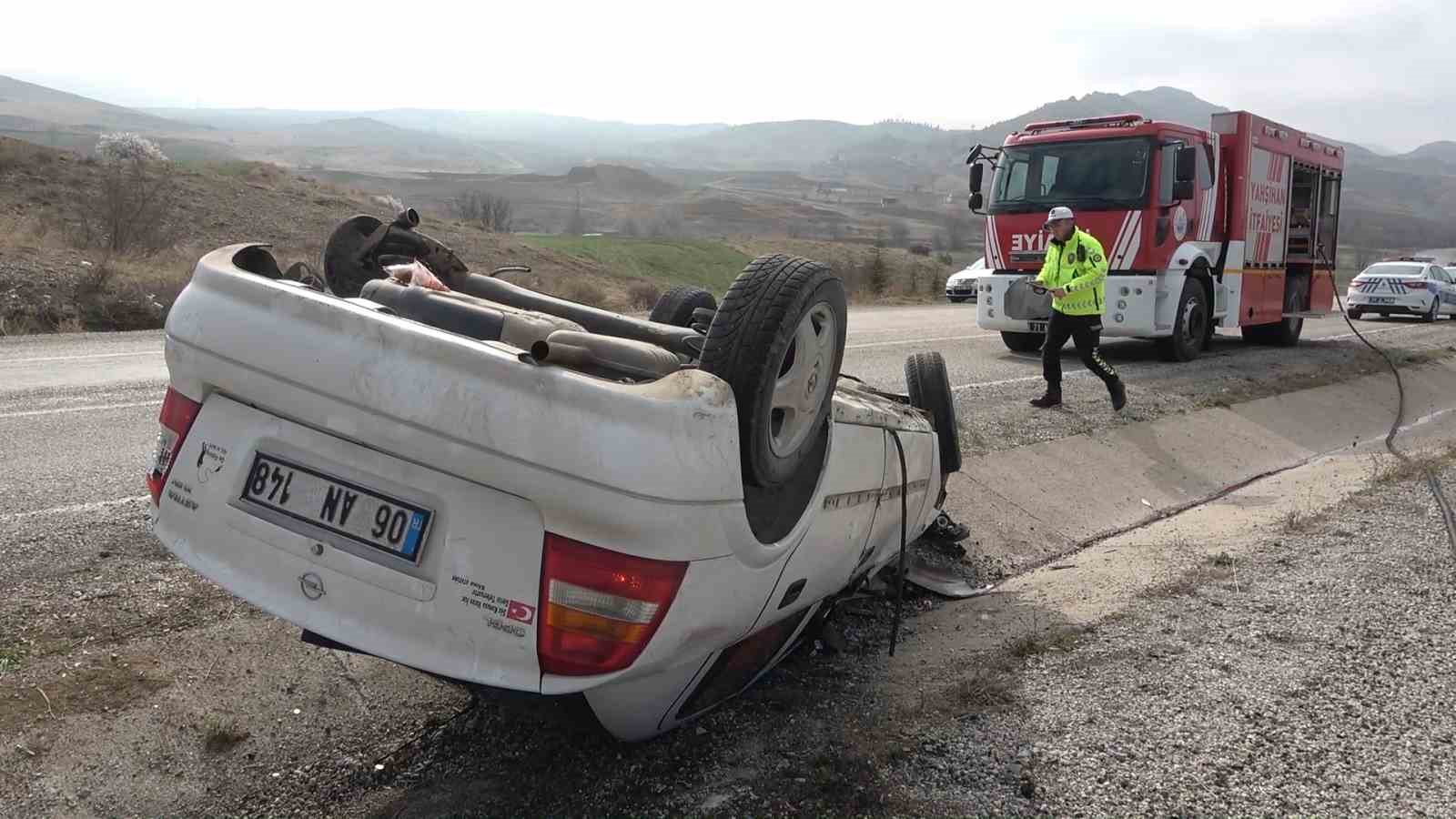 Köpeğe çarpan otomobil 260 metre sürüklendi: 5 yaralı