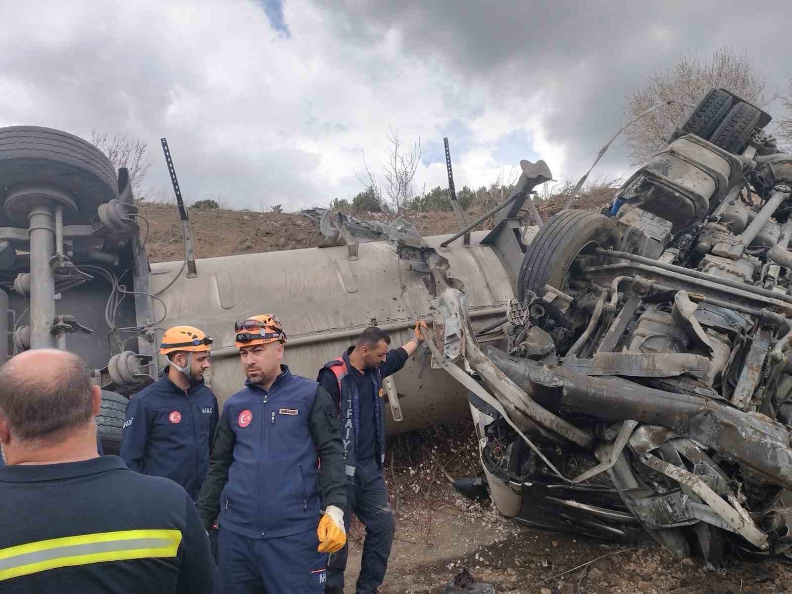 Niğde’de LPG tankeri devrildi: 1 ölü