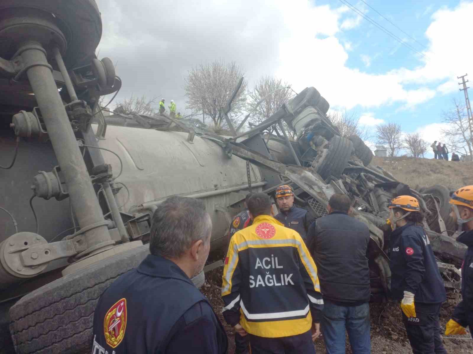 Niğde’de LPG tankeri devrildi: 1 ölü