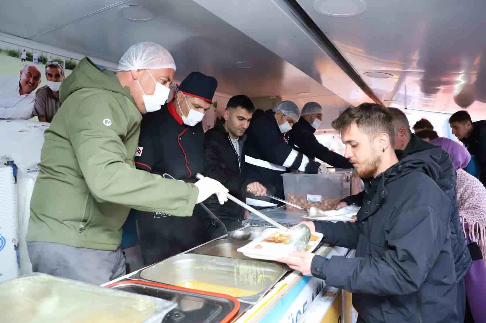 Yahşihan’da yüzlerce aile aynı sofrada buluşuyor.